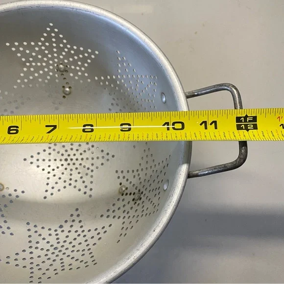 Mirro Aluminum Colander with Star Design - Picture 7 of 9